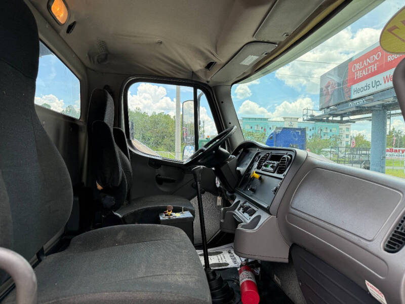 2017 Freightliner M2 106