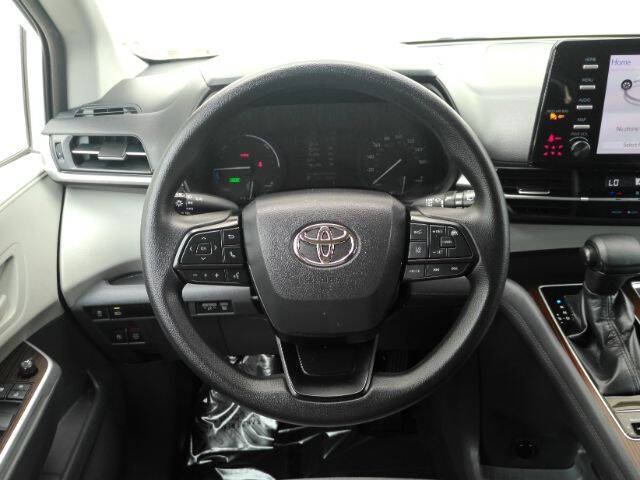 2023 Toyota Sienna LE 8-Passenger