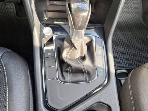 2026 Volkswagen Taos SE Black