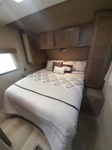 2018 Gulfstream Innsbruck