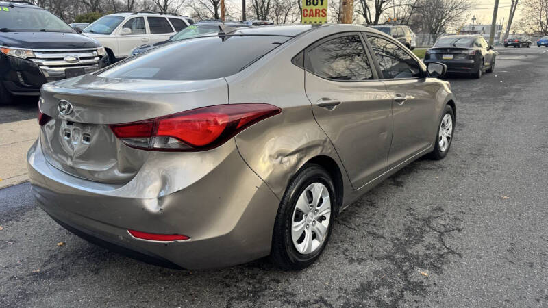 2016 Hyundai Elantra SE
