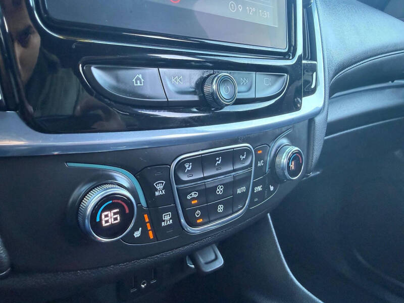 2022 Chevrolet Traverse LT Cloth