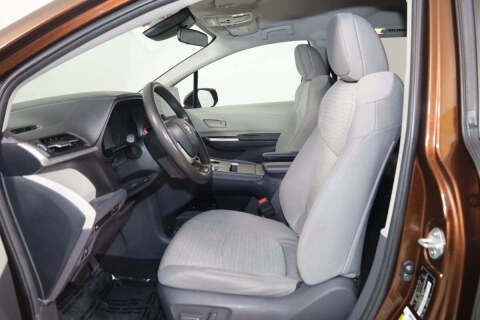 2021 Toyota Sienna LE 8-Passenger