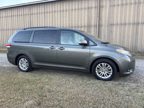 2013 Toyota Sienna XLE 8-Passenger