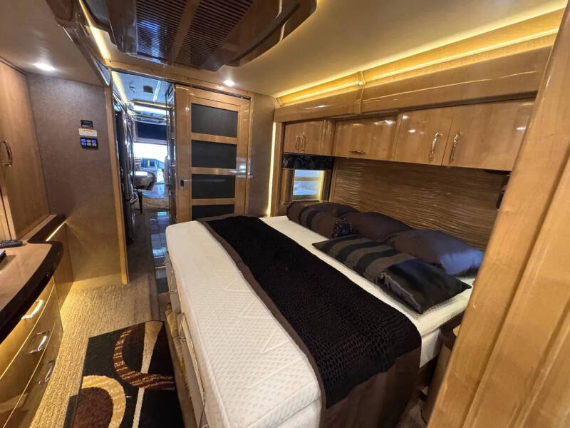2018 Freightliner XCM Chassis