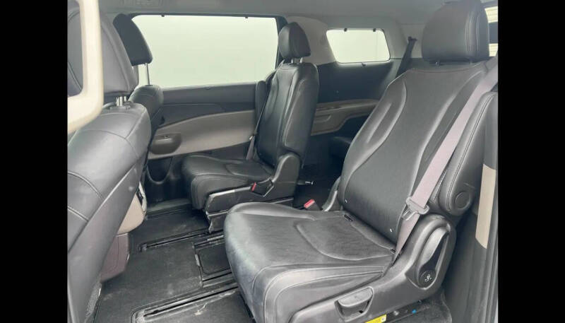 2025 Kia Carnival EX