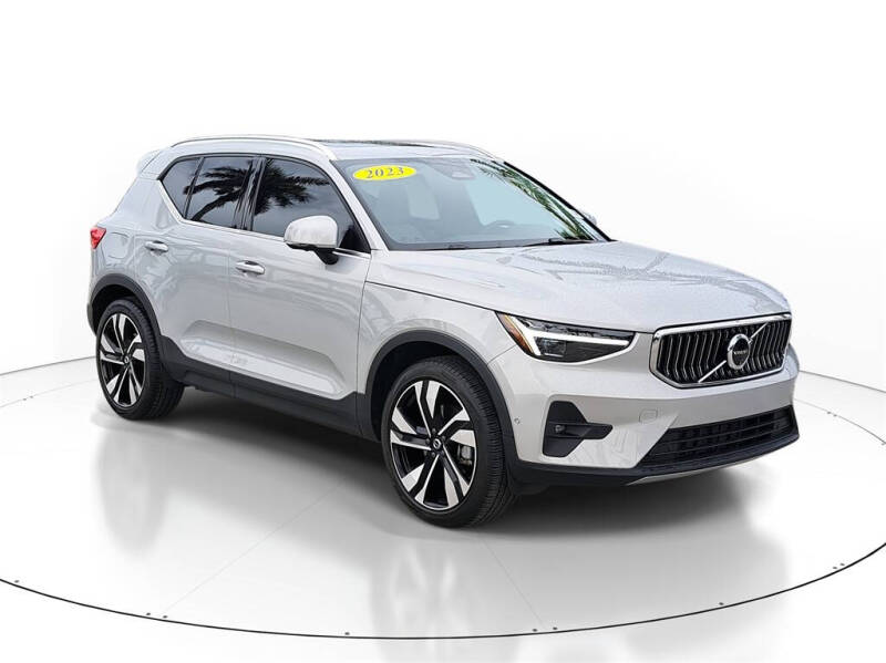 2024 Volvo XC40 B5 Plus Bright Theme