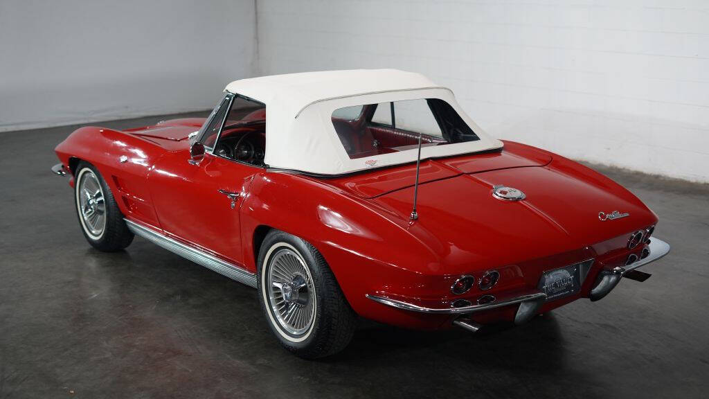1963 Chevrolet Corvette 12