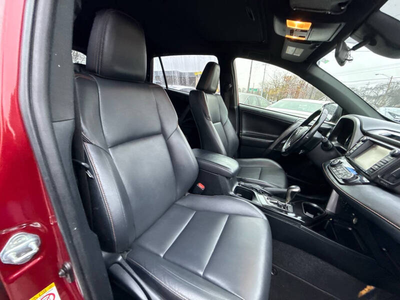 2018 Toyota RAV4 Hybrid SE