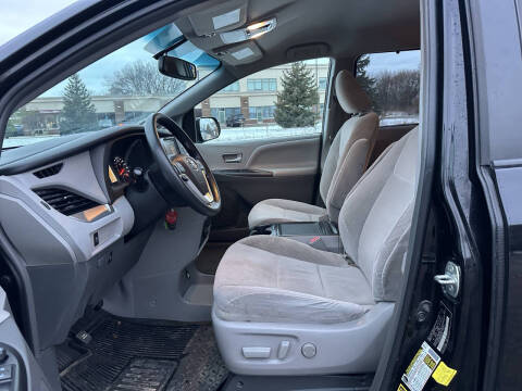 2017 Toyota Sienna LE 8-Passenger