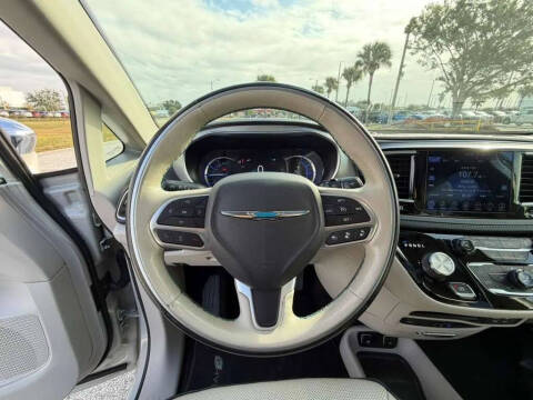 2017 Chrysler Pacifica Hybrid Platinum