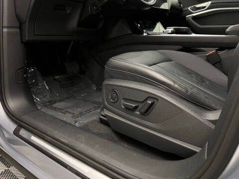 2022 Audi e-tron quattro Premium