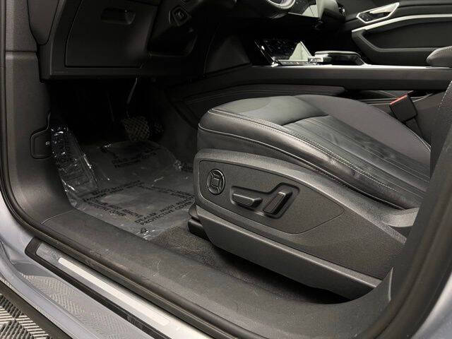 2022 Audi e-tron quattro Premium