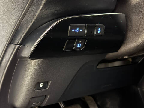 2019 Toyota Prius L Eco