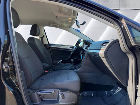 2016 Volkswagen Golf TSI S