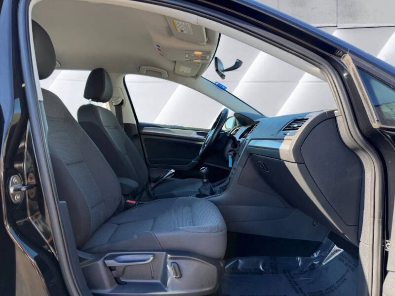 2016 Volkswagen Golf TSI S