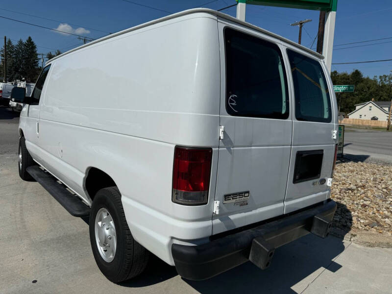 2013 Ford E-Series Econoline Van Commercial photo 3