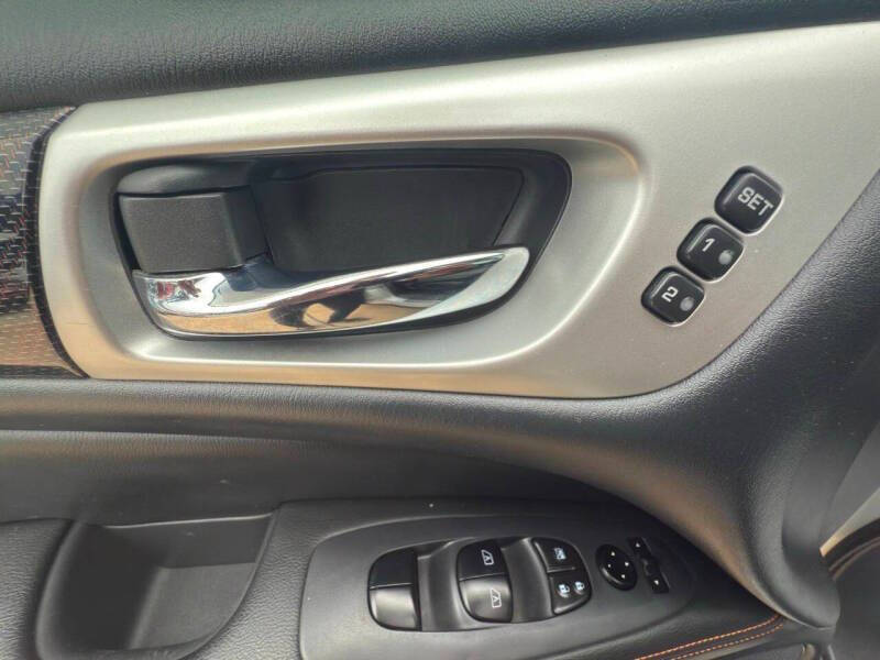 2020 Nissan Pathfinder SL