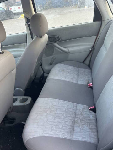 2005 Ford Focus ZX4 SE