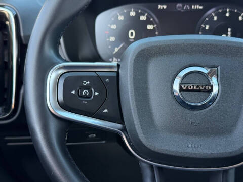 2022 Volvo XC40 T5 Momentum