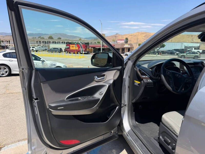 2017 Hyundai Santa Fe SE