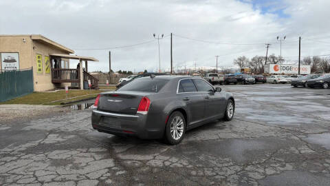 2017 Chrysler 300 Limited