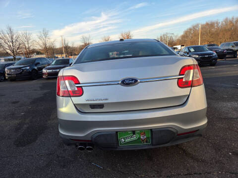 2010 Ford Taurus SE