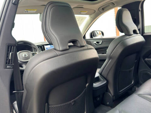 2024 Volvo XC60 B5 Plus Dark Theme