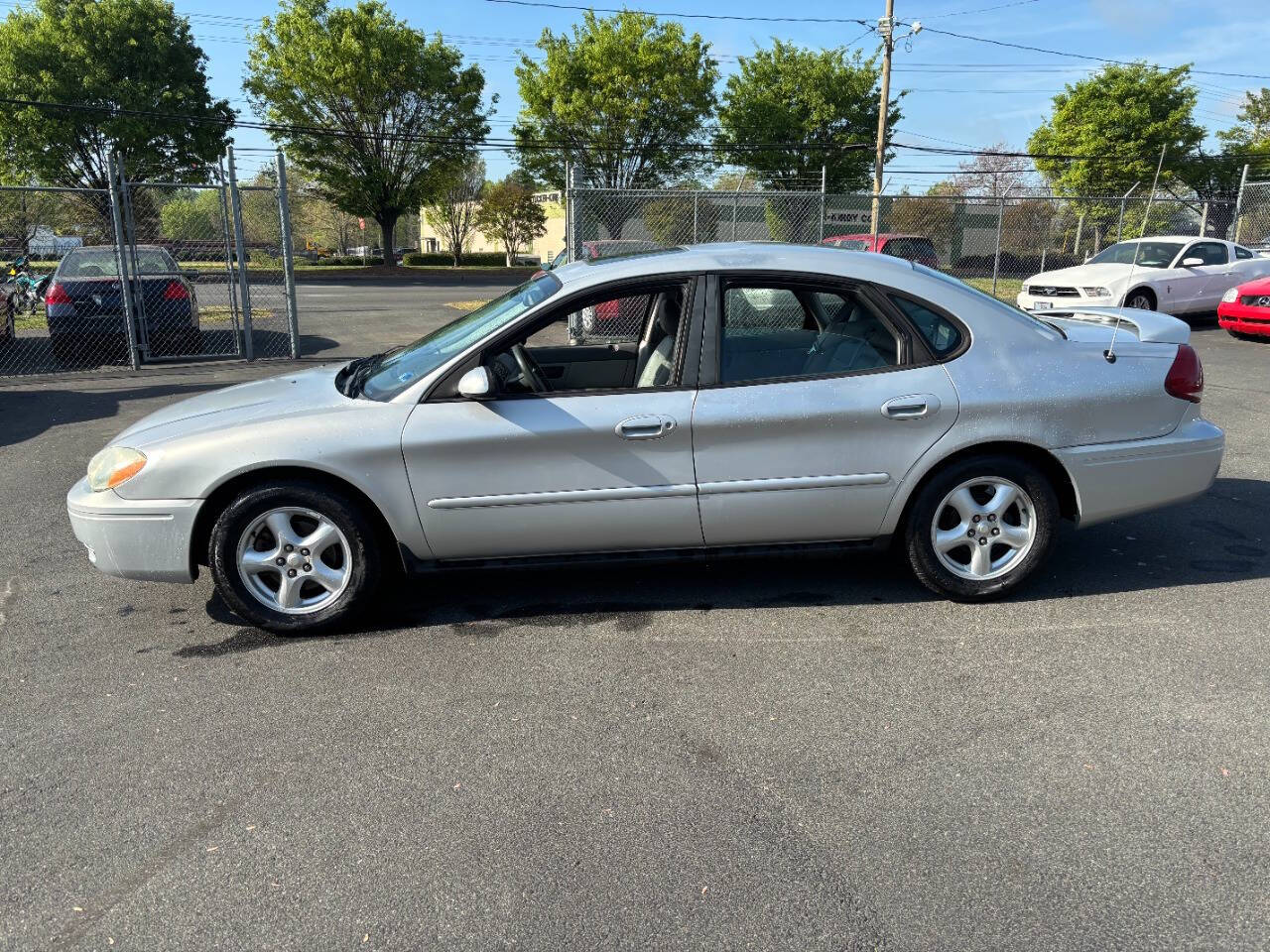 Silver 2004 Ford Taurus SES SES 4dr Sedan 2