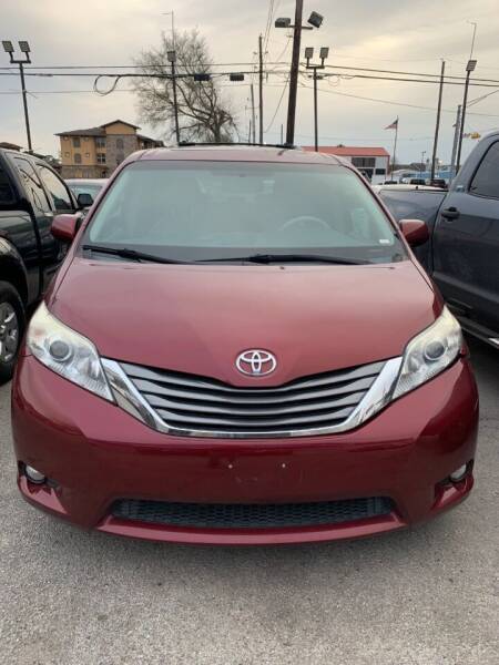 2013 Toyota Sienna for sale at Don Auto World in Houston TX