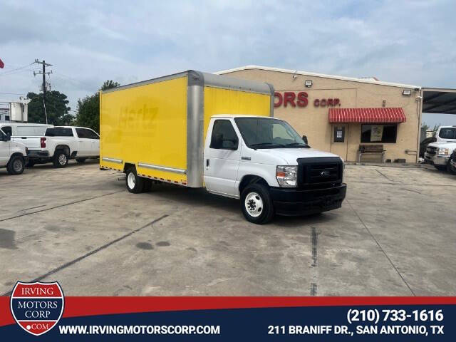 2022 Ford E-Series Cutaway Base's photo