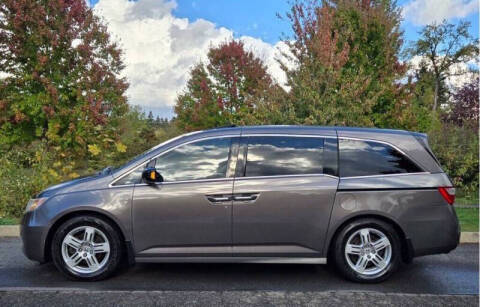 2012 Honda Odyssey for sale at CLEAR CHOICE AUTOMOTIVE in Milwaukie OR