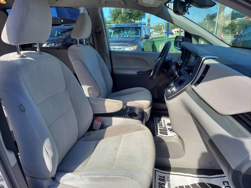 2019 Toyota Sienna LE 8-Passenger