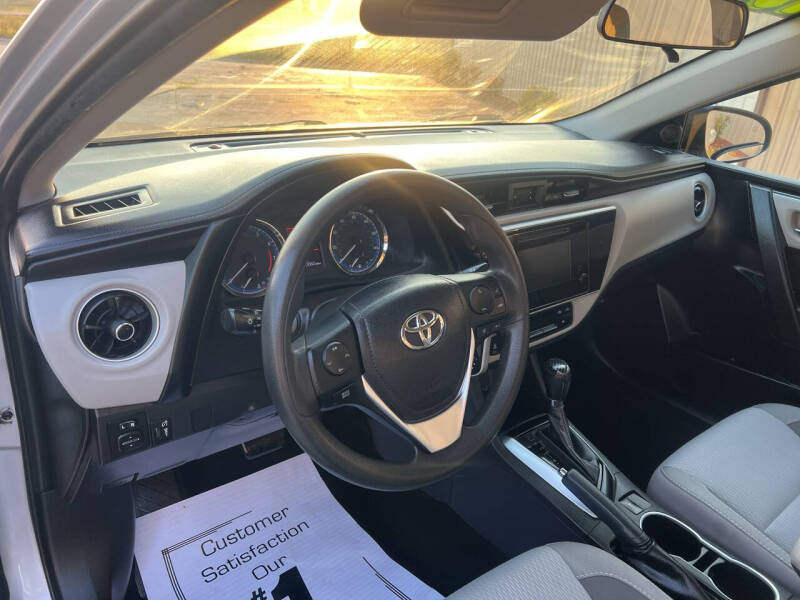 2019 Toyota Corolla LE photo 5