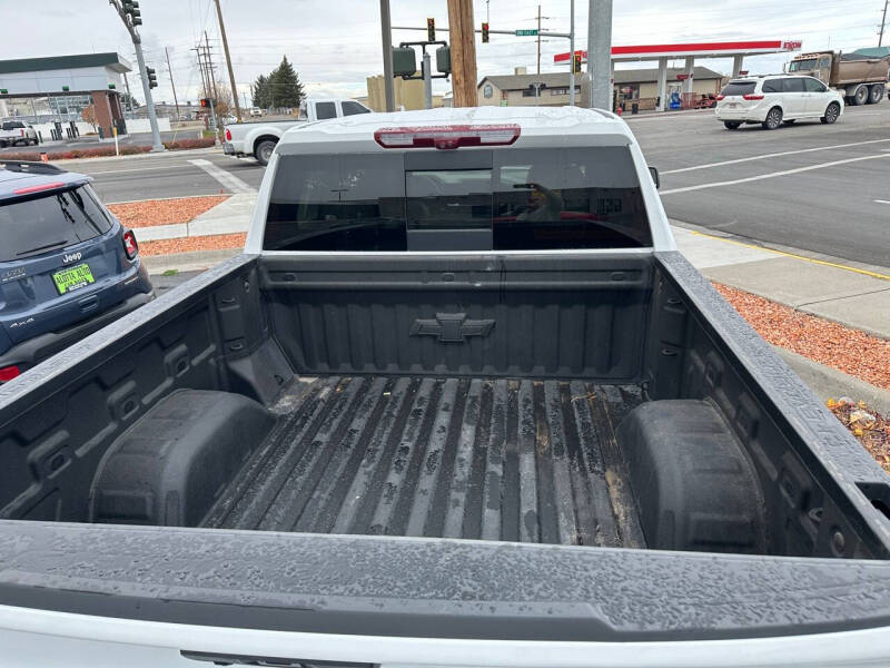 2022 Chevrolet Silverado 1500 LTZ photo 9