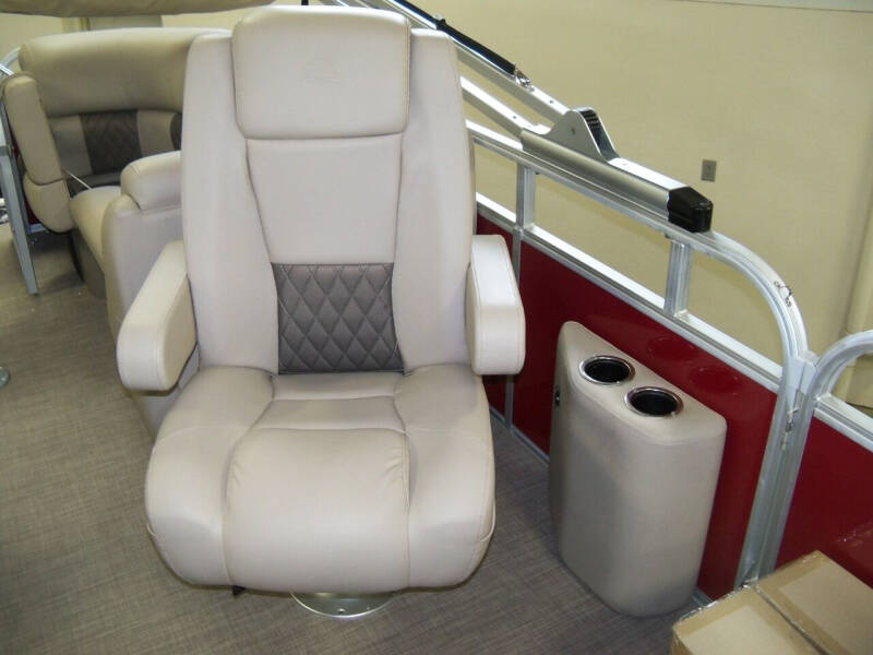 2023 Sun Tracker Party Barge 22 XP3