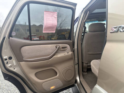 2004 Toyota Sequoia SR5