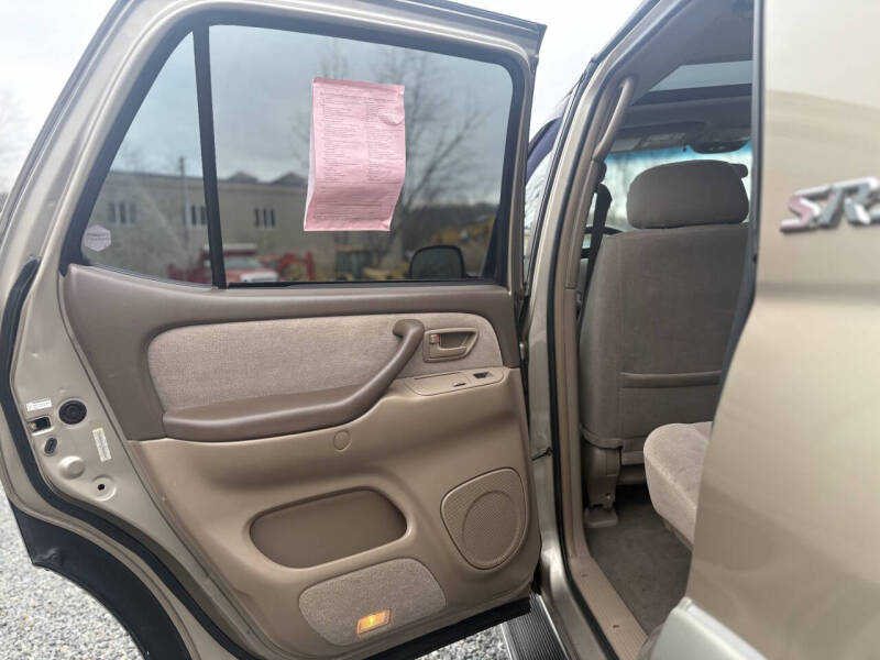 2004 Toyota Sequoia SR5