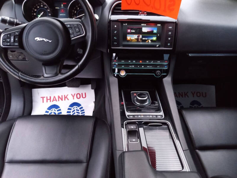 2018 Jaguar F-PACE 25t Premium