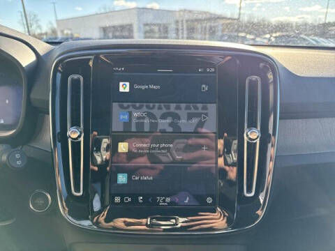 2025 Volvo XC40 B5 Core Bright Theme