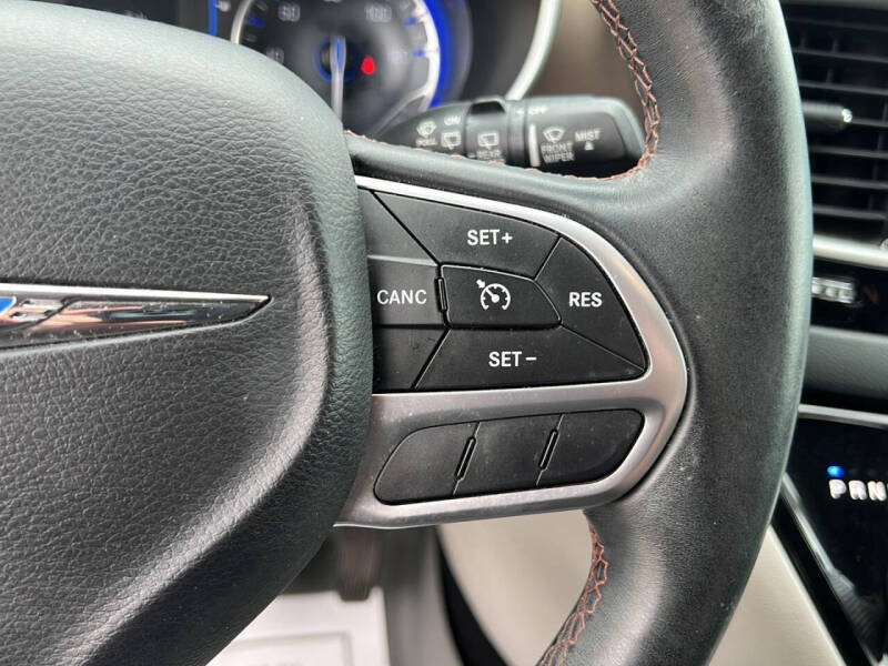 2017 Chrysler Pacifica Touring-L