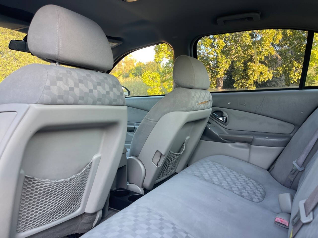 In Desperate Need of Four Wheels? a Crusty, Dented 2005 Chevy Malibu  Classic Beats the Bus - autoevolution, image size:1280x960