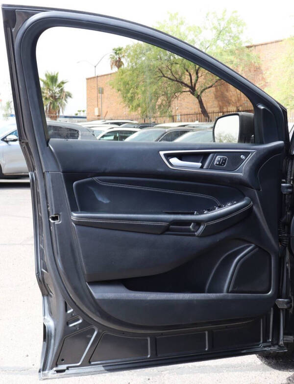 2020 Ford Edge Titanium