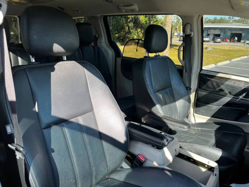 2016 Chrysler Town and Country Touring