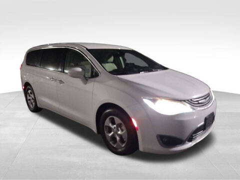 2017 Chrysler Pacifica Hybrid Touring Plus
