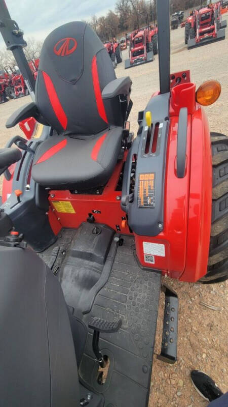 2025 Mahindra 1640 Shuttle