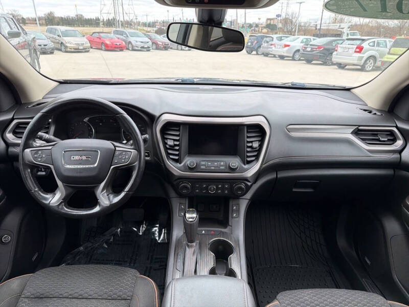 2017 GMC Acadia SLE-2