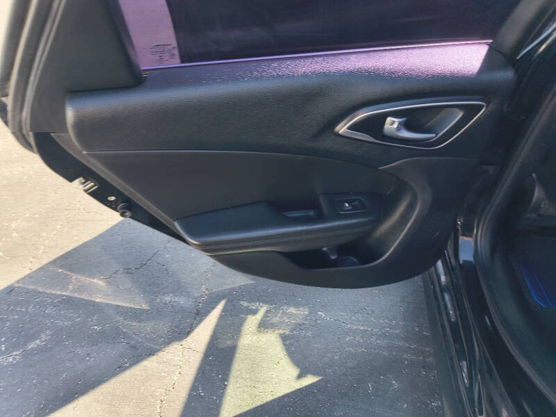 2016 Chrysler 200 C