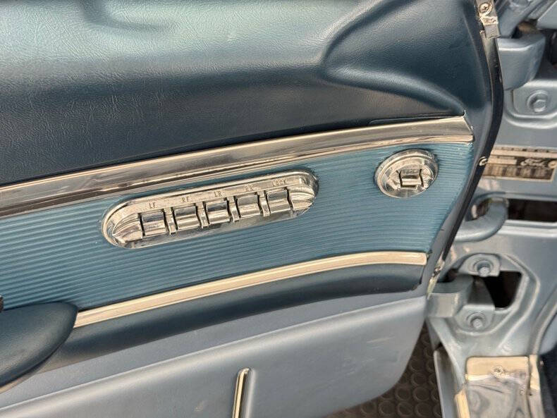 1962 Ford Thunderbird