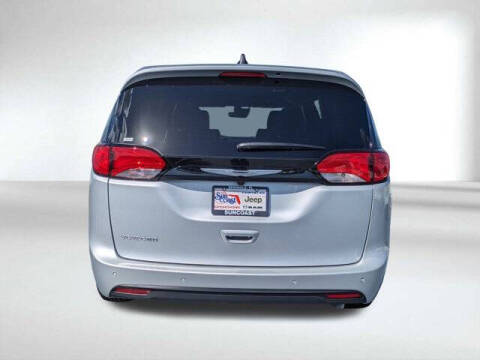 2026 Chrysler Voyager LX